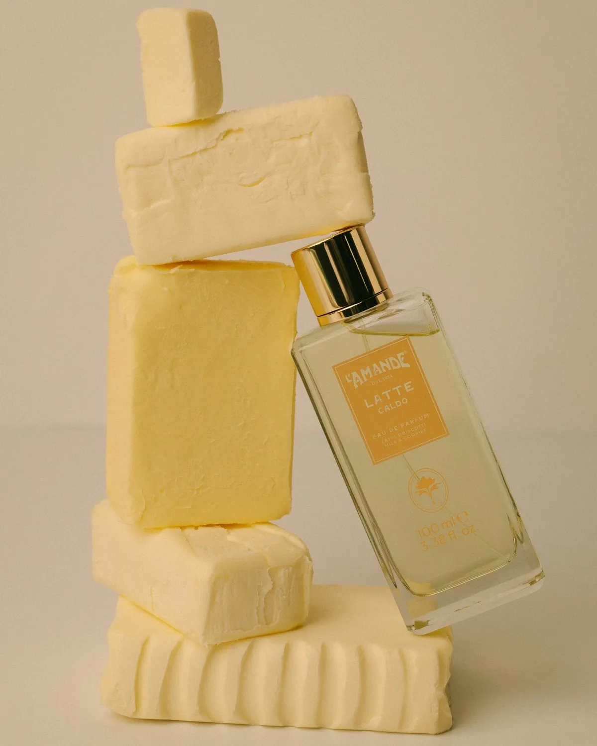 L'Amande Enfant Latte Caldo eau de parfum latte biscotti vaniglia