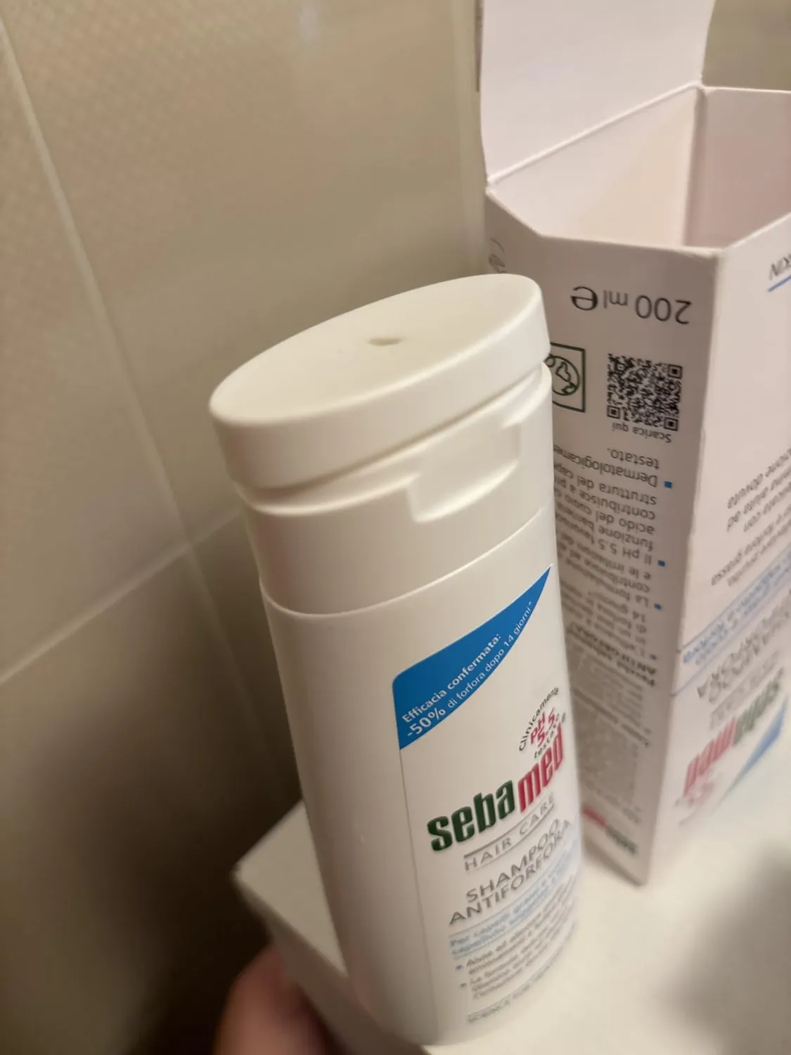 Sebamed Antiforfora shampoo capelli grassi 200 ml pH 5.5