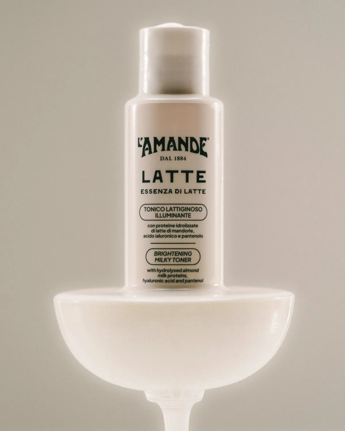 L'Amande Enfant Tonico Lattiginoso Illuminante viso al latte